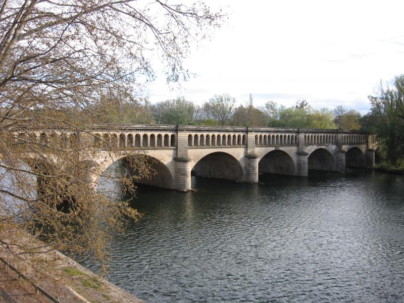 Canal du Midi : pont-aqueduc