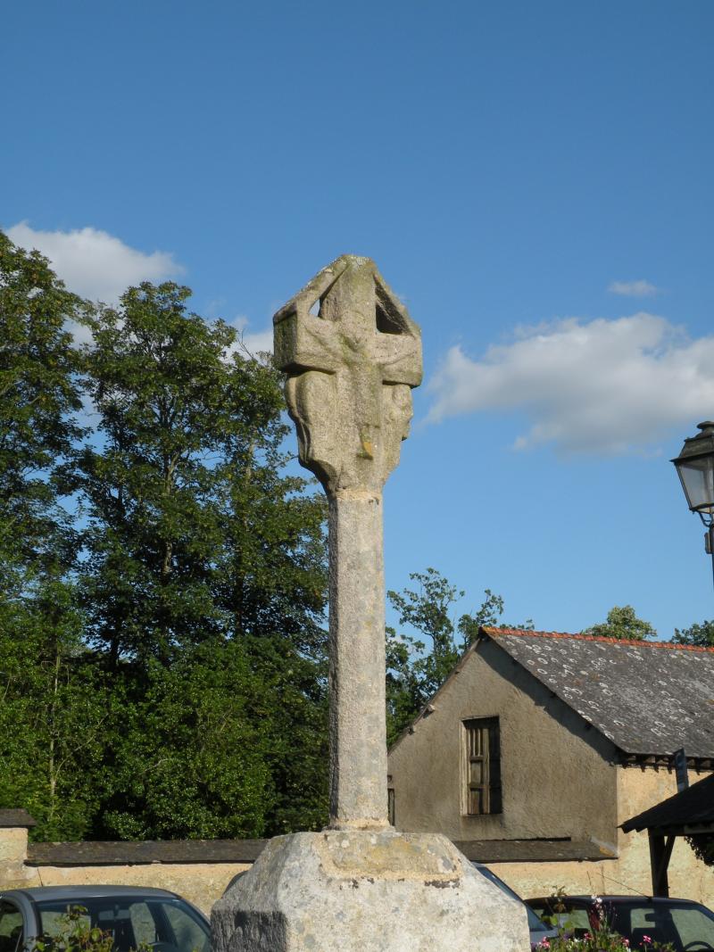 Croix en granit du 15e siècle, Clayes
