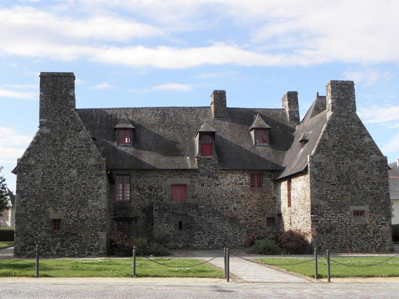 Manoir des Beauvais, actuellement Maison des Jeunes et de la Culture, Dol-de-Bretagne