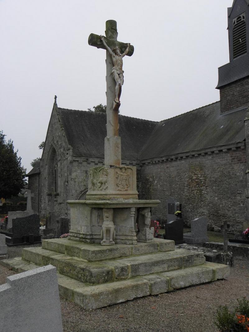 Restes du calvaire situé dans le cimetière, La Nouaye