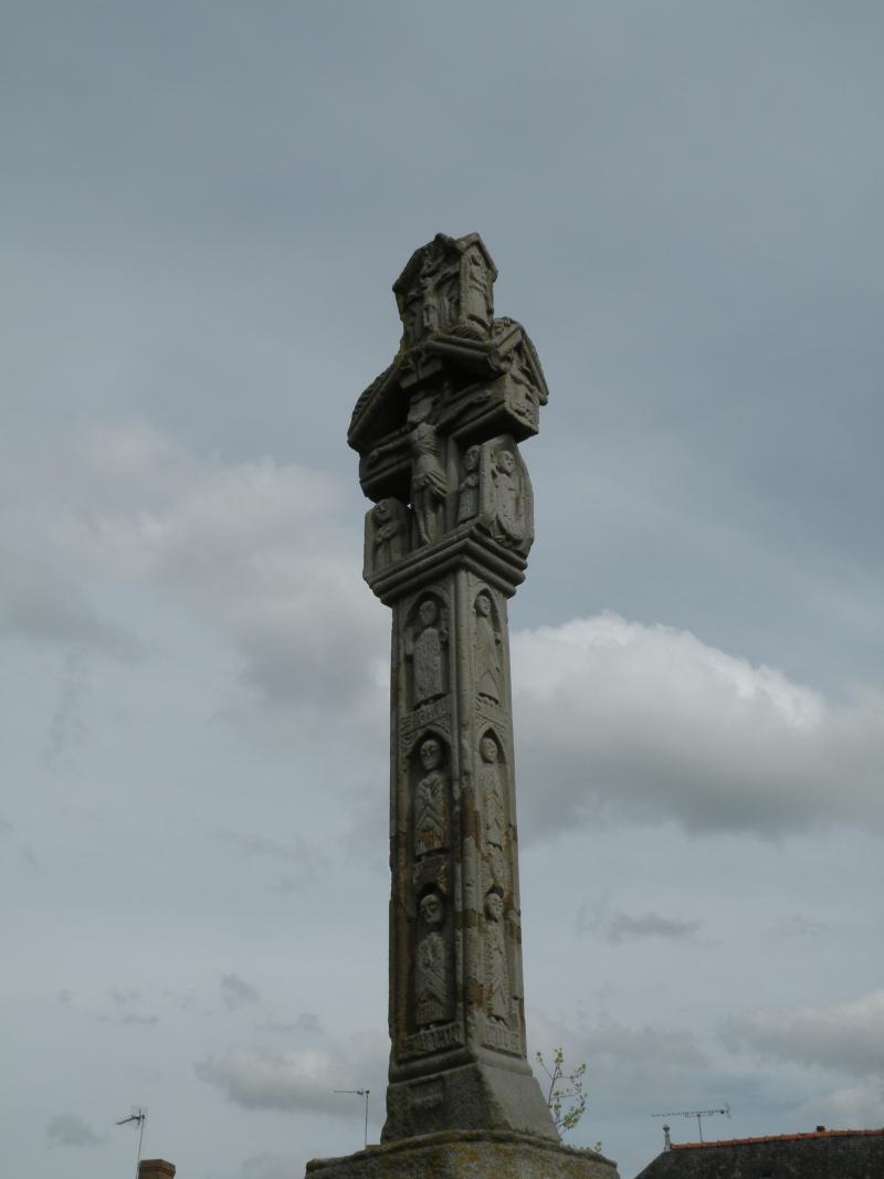 Croix de cimetière en pierre, Pléchâtel