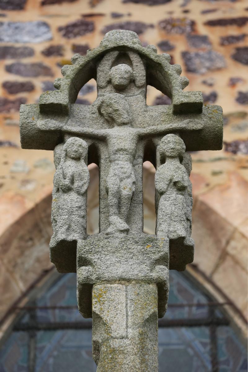 Croix en granit du 13e siècle, Saint-Gilles