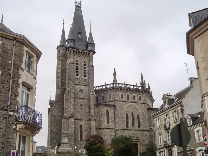 Église Saint-Pierre, Châteaubourg
