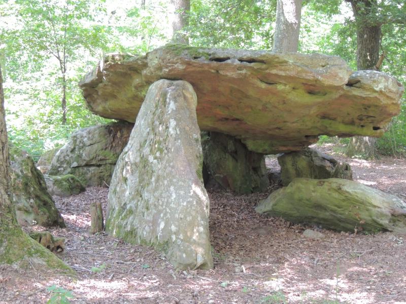 Dolmen dit la Pierre couverte de Bué, Bagneux
