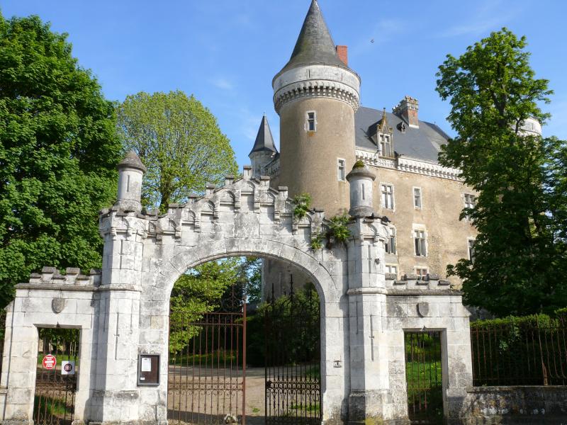Château et ses dépendances, Saint-Chartier