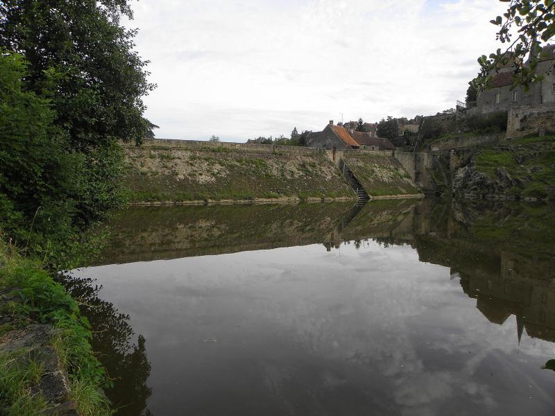 Chaussée de l'Etang ou digue (également sur commune de Saint-Benoît-du-Sault), La Châtre-Langlin