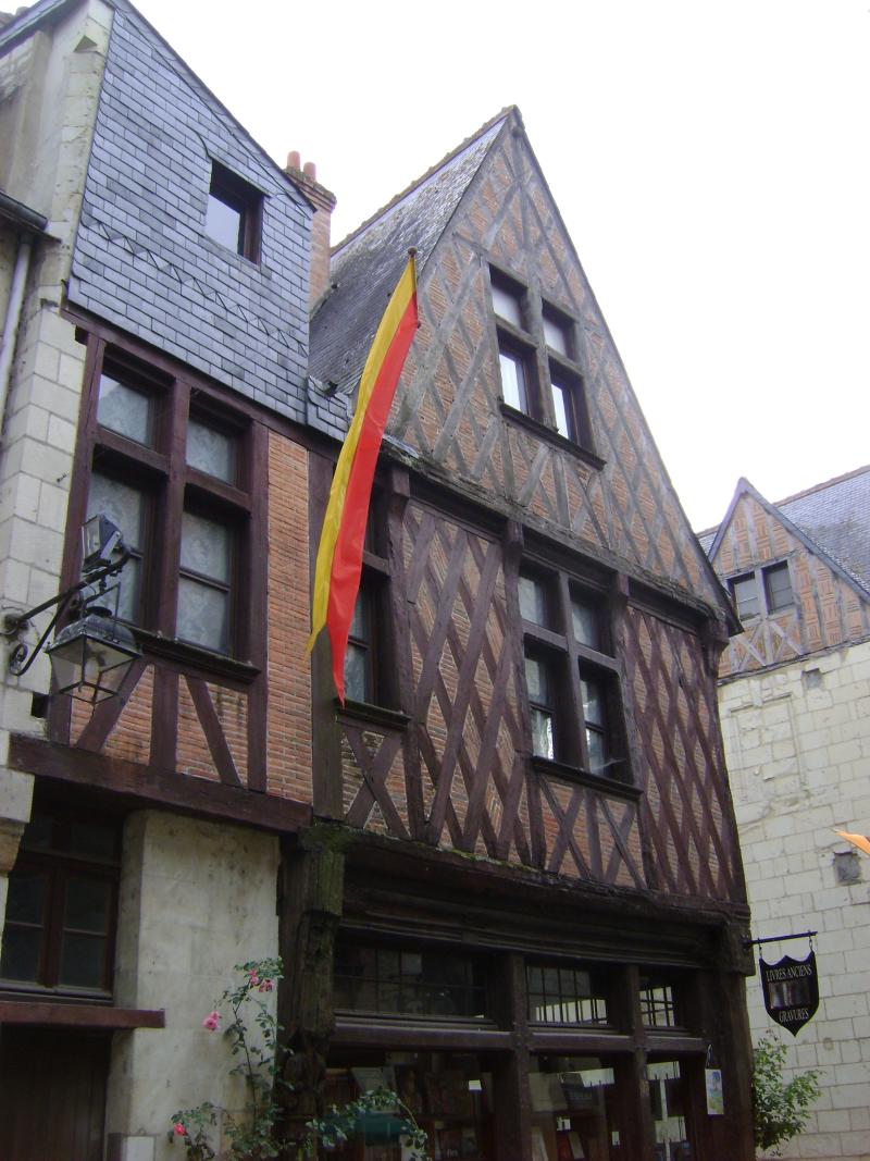 Maison du 15e siècle, dite aux Dragons engoulants, Chinon