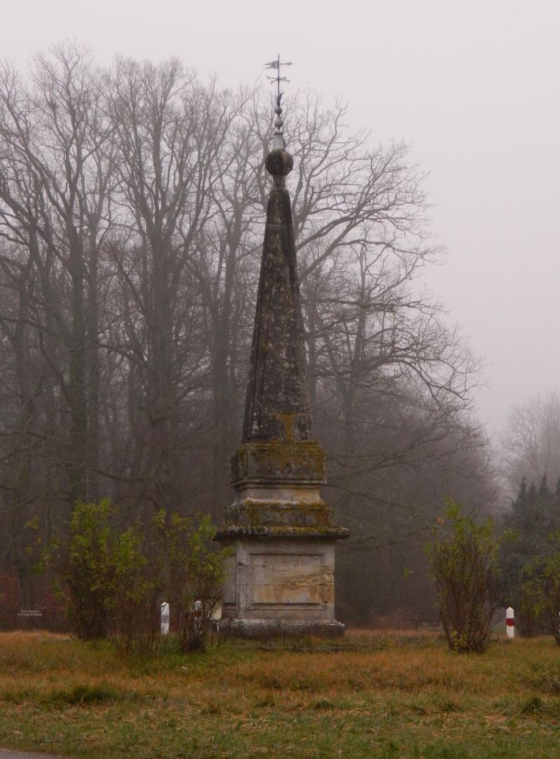 Pyramide de Génillé, Ferrière-sur-Beaulieu
