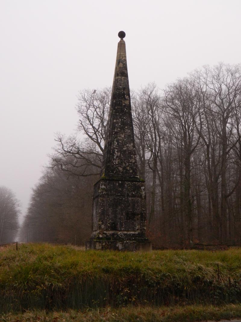 Pyramide de Montaigu, Ferrière-sur-Beaulieu