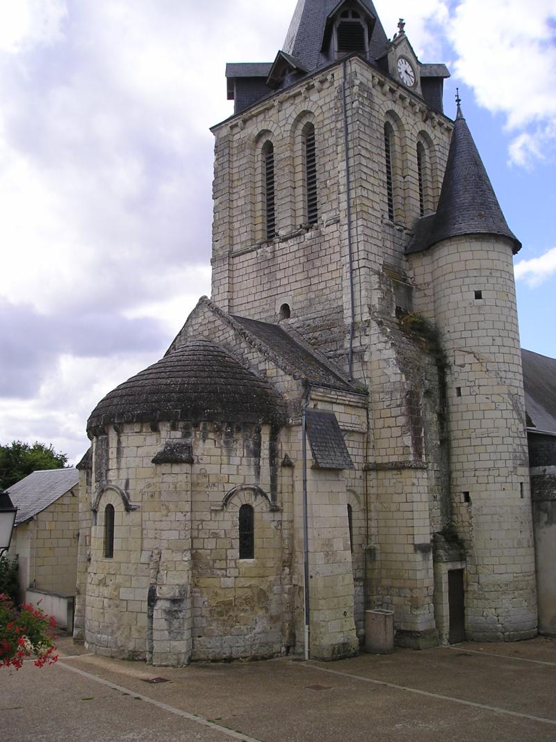 Eglise paroissiale Saint-Maurice ainsi que le passage couvert qui relie l'église au logis dit du Doyenné et le jardin de l'ancien presbytère situé au lieu-dit le Bourg, Huismes