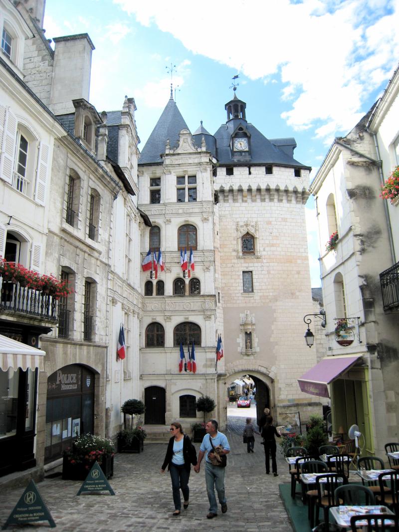 Hôtel de ville et Porte Picoys