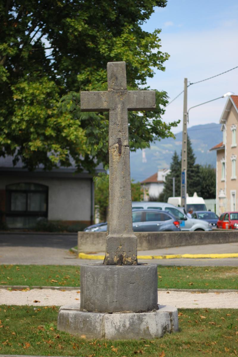 Croix en pierre, Sassenage