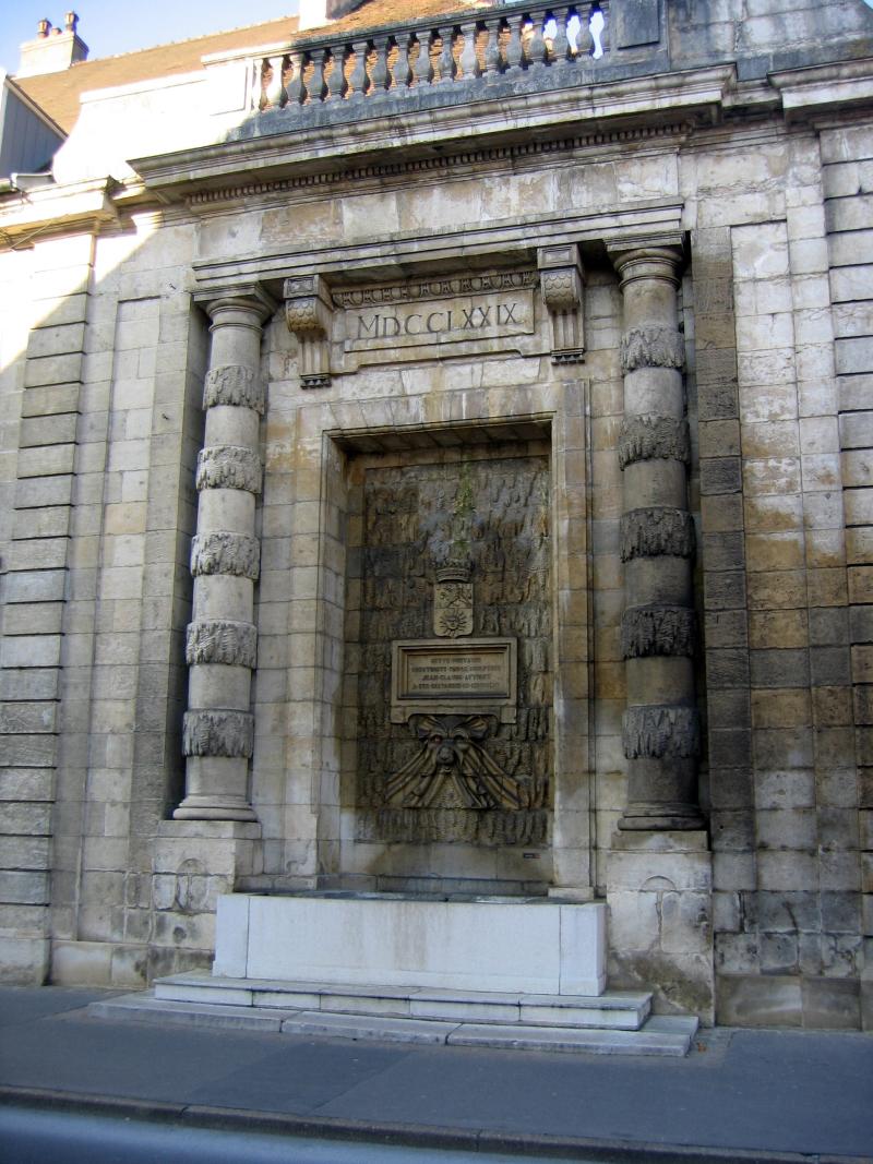 Fontaine Attiret, Dole