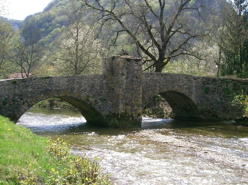 Pont sur la Seille avec le petit oratoire, Nevy-sur-Seille