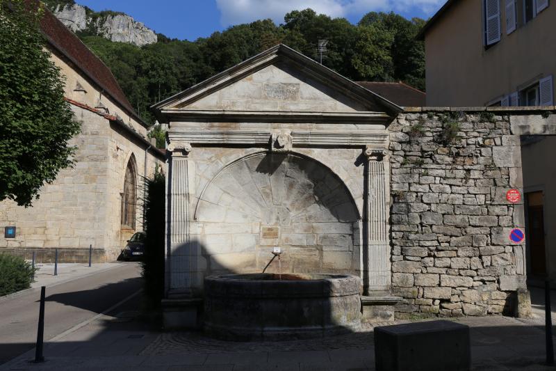 Fontaine publique dite Fontaine des Morts, Poligny
