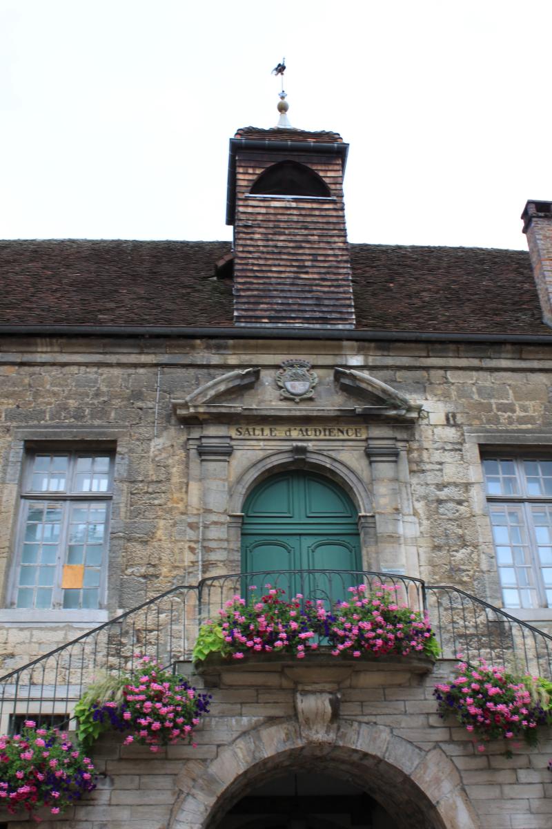 Hôtel de ville, ancien bailliage et anciennes prisons, Poligny