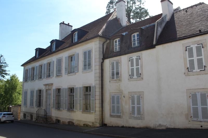 Demeure, Dole