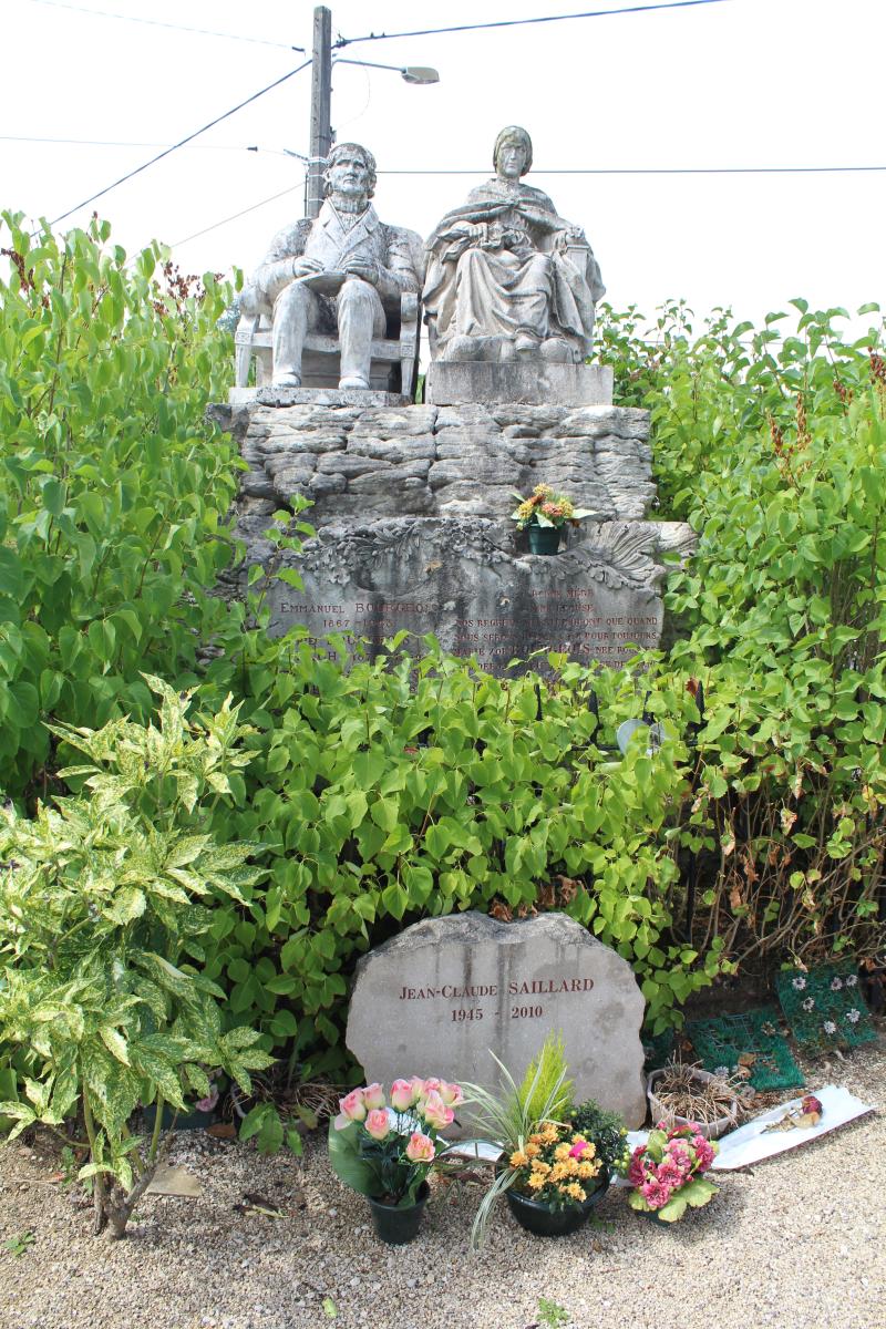 Monument funéraire du sculpteur Bourgeois et de sa femme du cimetière de Lons-le-Saunier, Lons-le-Saunier