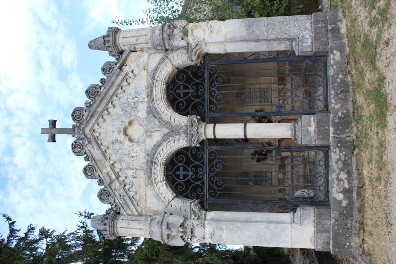 Monument funéraire de la famille Daloz, situé dans le cimetière, Lons-le-Saunier