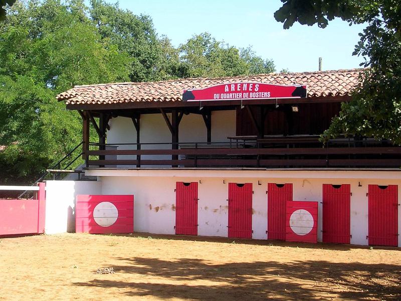 Arènes Jean de Lahourtique, Bascons