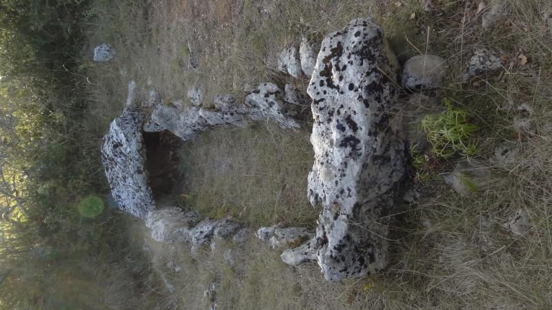 Parcelle contenant des tumuli et deux menhirs, Averdon
