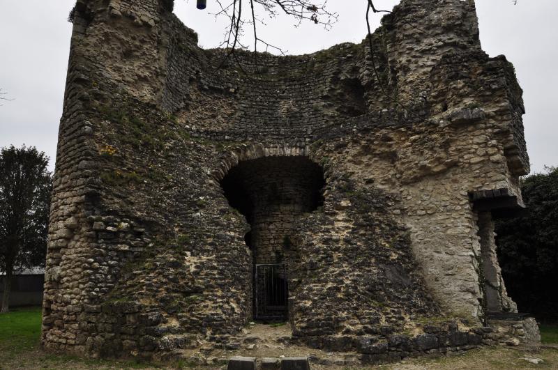 Vestiges de la tour, Les Montils