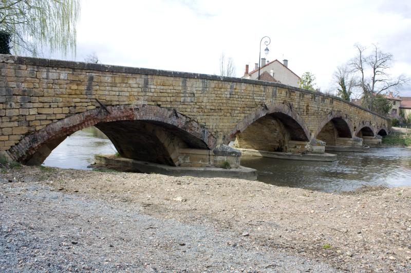 Pont de pierre sur le Sornin (vieux), Charlieu