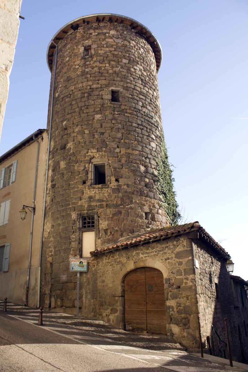 Enceinte, Montbrison