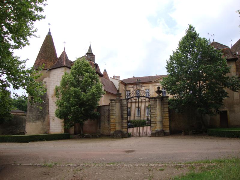 Château de Gatellier (également sur commune de Charlieu), Saint-Denis-de-Cabanne