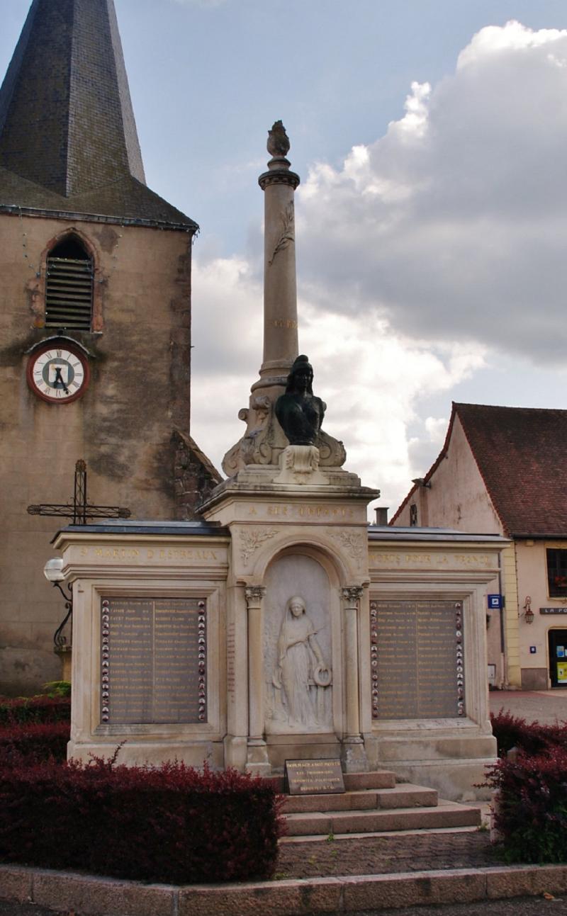 Monument aux morts, Saint-Martin-d'Estréaux