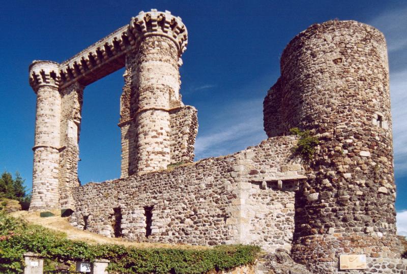Ruines du château et terrain qui entoure ces ruines, Allègre