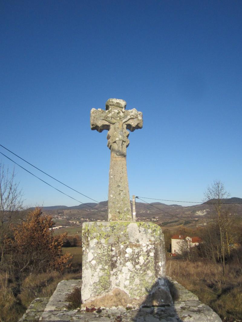 Croix du 15e siècle en pierre à Cleyssac, Malrevers