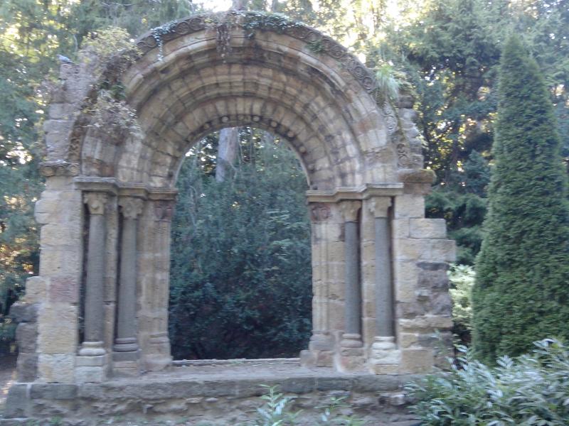 Portail roman provenant de l'Abbaye de Vorey, Le Puy-en-Velay