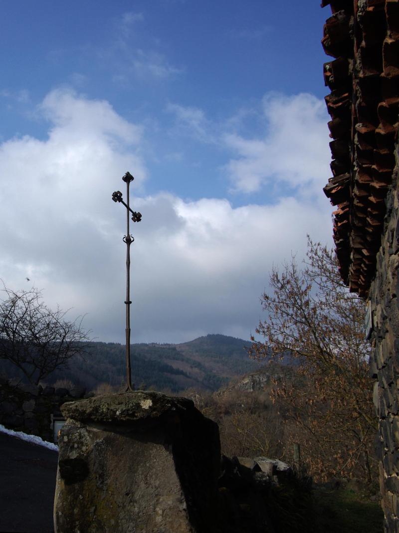 Croix en fer du 16e siècle, Saint-Arcons-d'Allier
