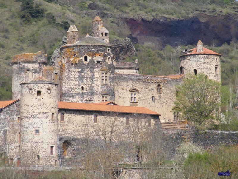 Château et son enceinte, Saint-Vidal