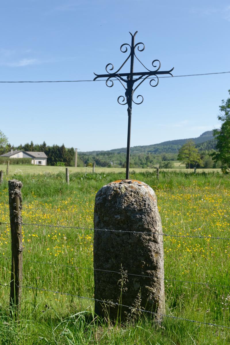 Menhir de Saint-Jeures, Saint-Jeures