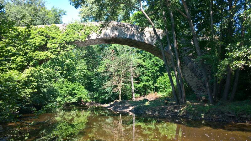 Pont de la Bajasse, Fontannes