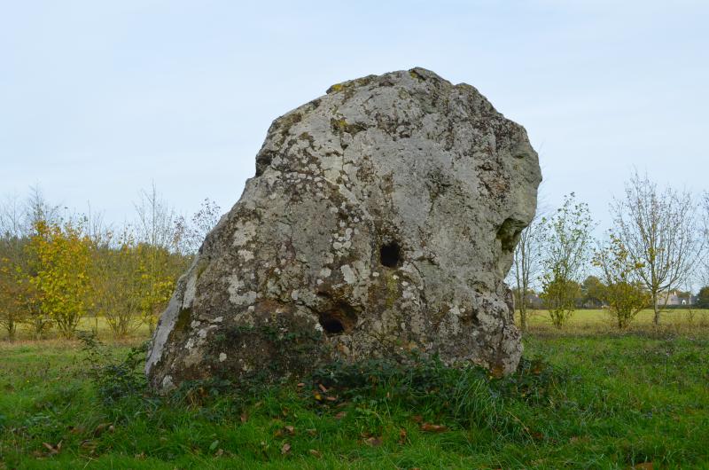 Menhir des Louères, Saint-Aubin-des-Châteaux