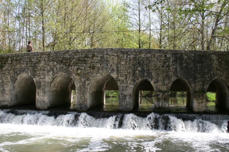 Pont sur la Cléry dit Le Gril de Corbelin, Griselles
