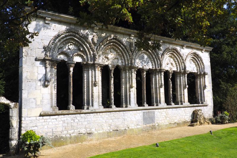 Ruines du château de Lorris