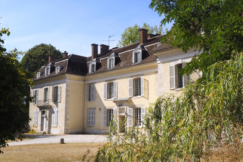 Ancienne maison du directeur des canaux, dite maison des Seigneurs du Canal, le long du canal du Loing, Cepoy