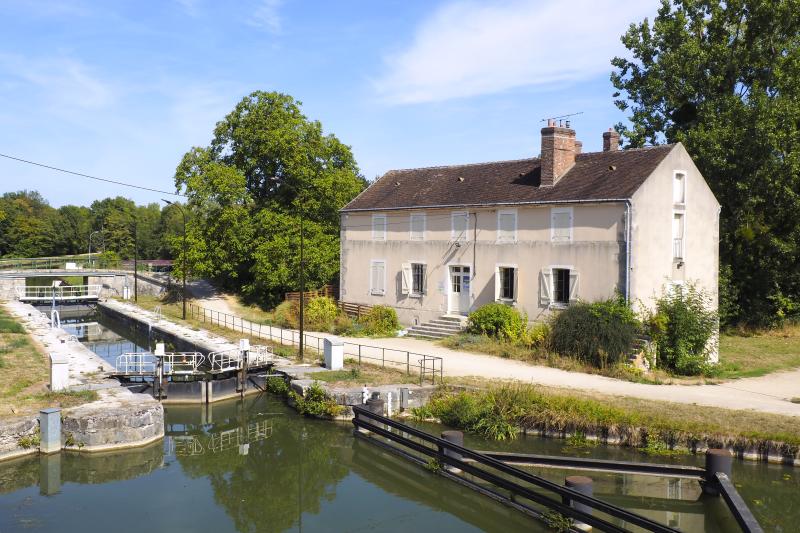 Site d'écluse et point de jonction des trois canaux de Briare, d'Orléans et du Loing, situés à Buges, Châlette-sur-Loing