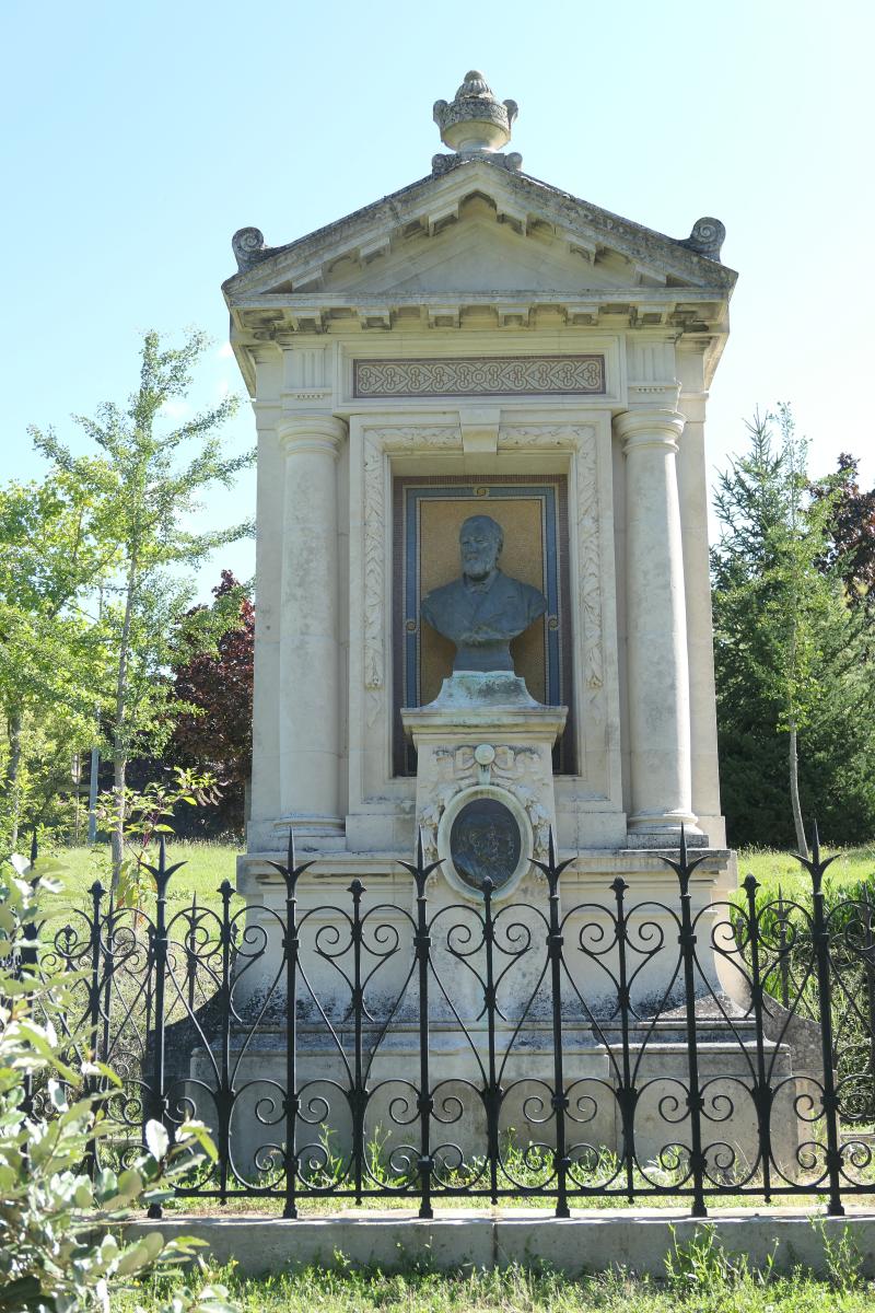 Monument de Frédéric Bapterosses, Briare