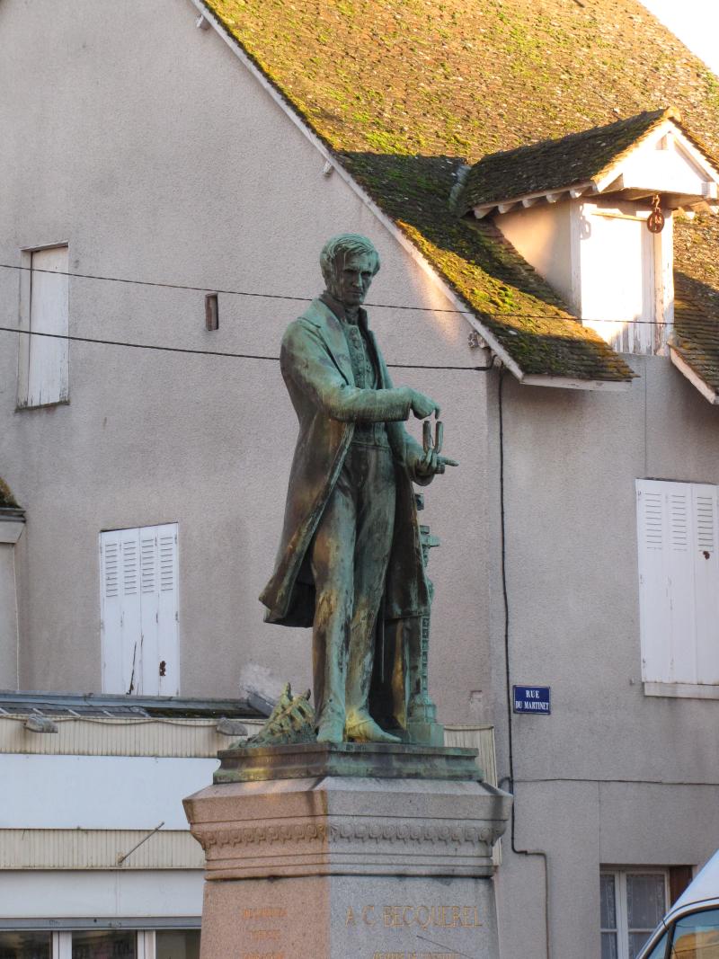 Monument au physicien Antoine Becquerel, Châtillon-Coligny