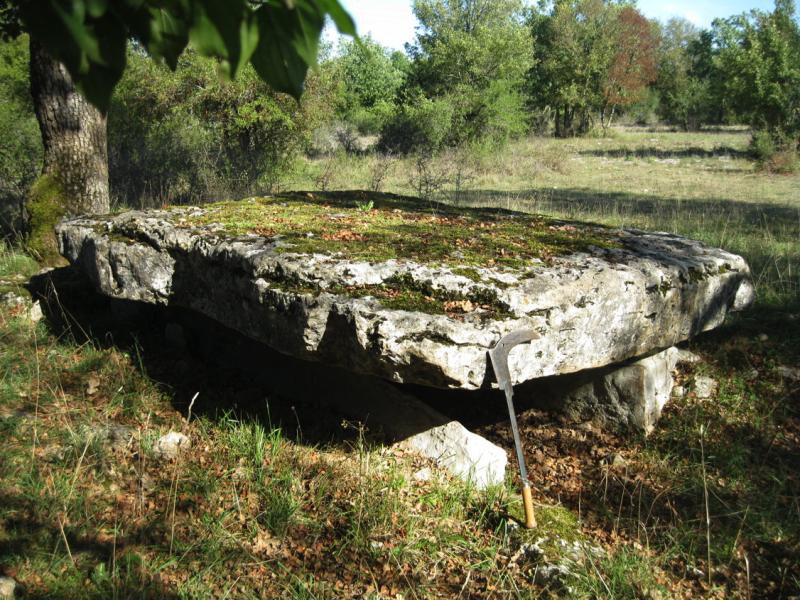Dolmen, Assier