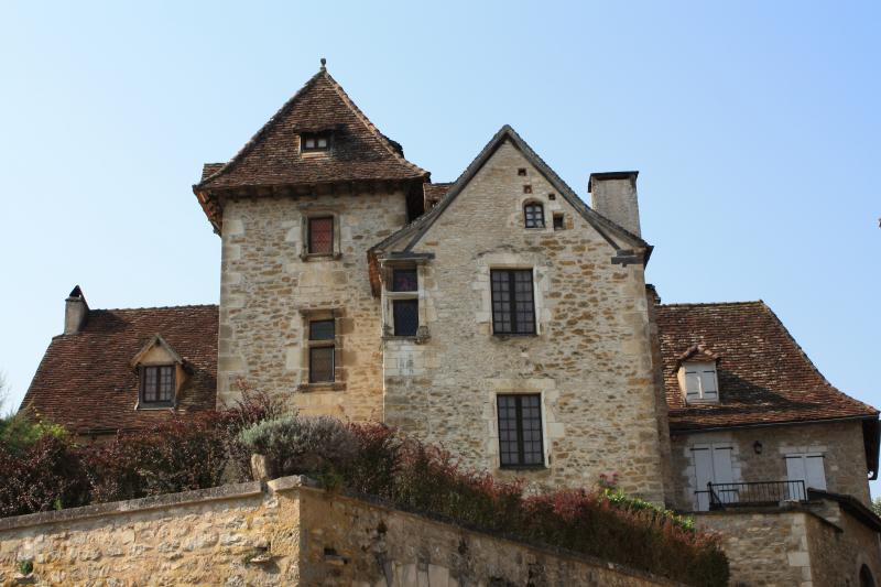 Maison contiguë à la porte fortifiée du château (ancien prieuré), Carennac