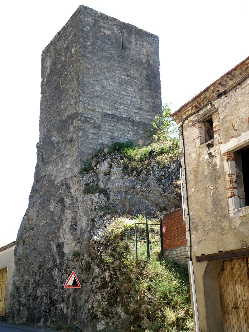 Ruines de la tour de péage, Bellefont-La Rauze