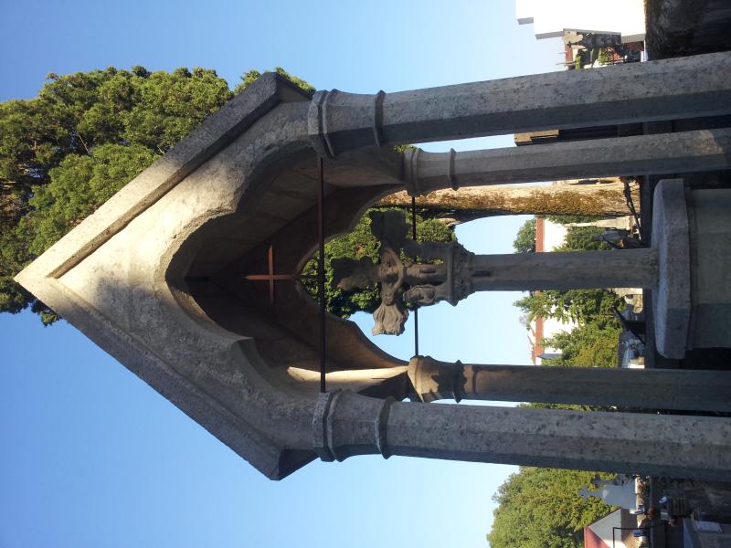 Calvaire couvert du cimetière, Puy-l'Évêque