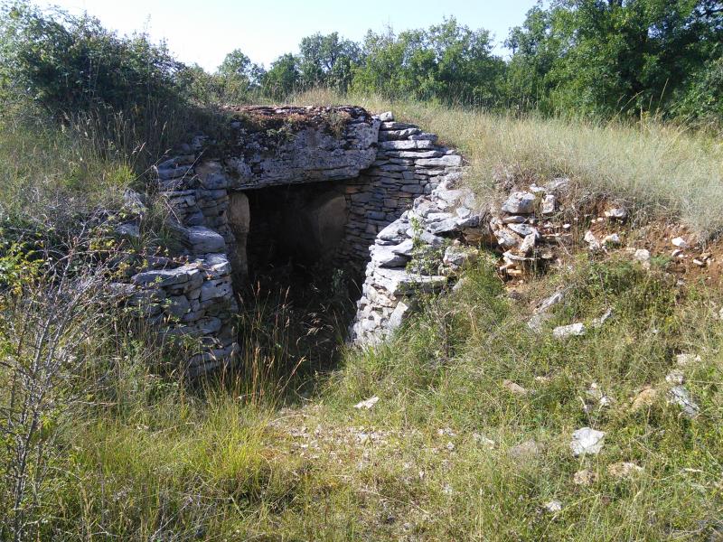 Site archéologique du dolmen des Aguals ou de la Combe de l'Ours, Montbrun