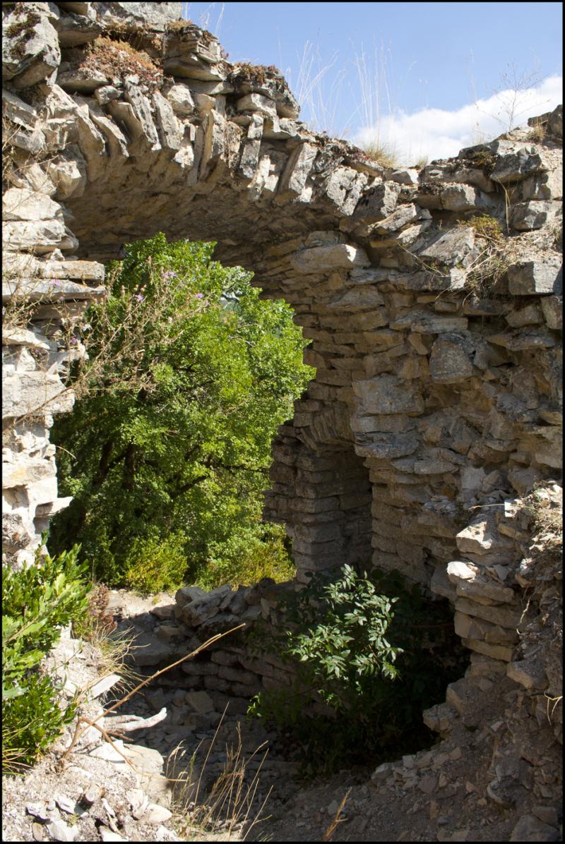Vestiges de l'abbaye de Lantouy, Saint-Jean-de-Laur
